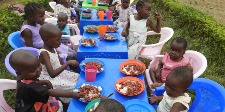 DR. LUC MULIMBALIMBA AND MHCD SUPPORTS THE ORPHANS OF THE KASENGA IDP CAMP IN THE UVIRA TERRITORY.